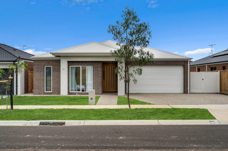 For Lease – Spacious Family Home in Prime Officer Location