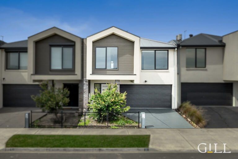 Park-Front Living in a Prime Berwick Location
