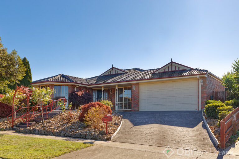 Spacious Family Home in a Convenient Drouin Location