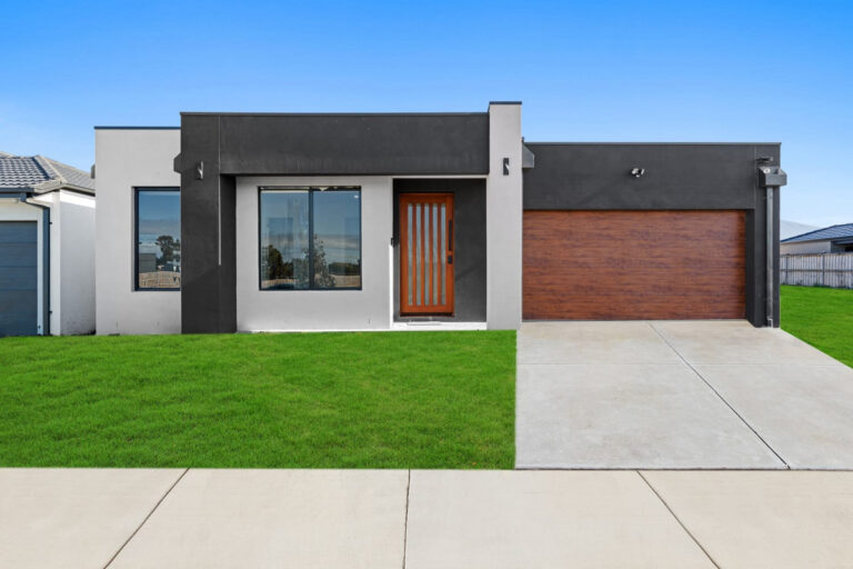 Brand New Elegance in Officer – Spacious Family Home with Premium Comforts