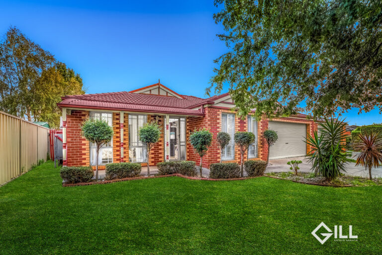 Blakeview Retreat – Elegant Family Living, Just Steps from Everything