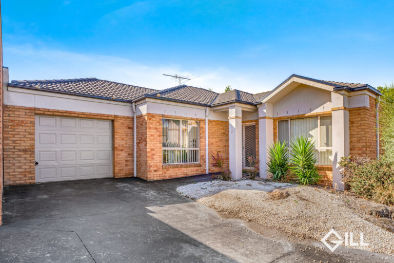 Stylish 3-Bed, 2-Bath Unit in the Heart of Berwick – Ideal Location, Fantastic Value.