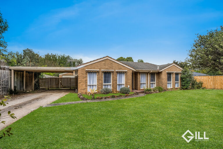Charming 3-Bedroom Home with Extra Accommodation in Prime Berwick Location – Available for Lease