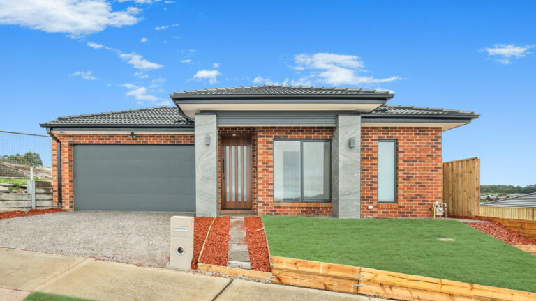 Brand New Modern 4-Bedroom Home in Wallan’s Prime Location (FHOGrant Eligible)