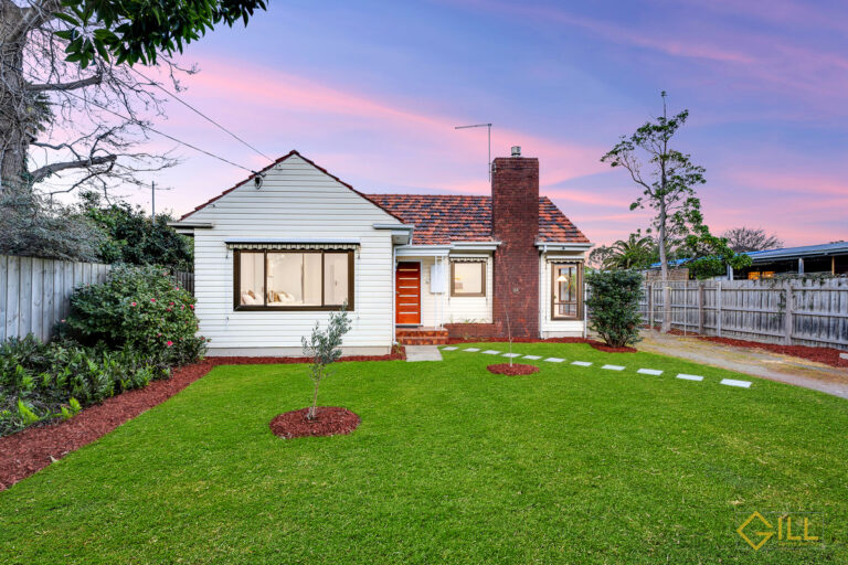 Exceptional Value in Seaford – Walk to the Beach, Schools, and Train Station