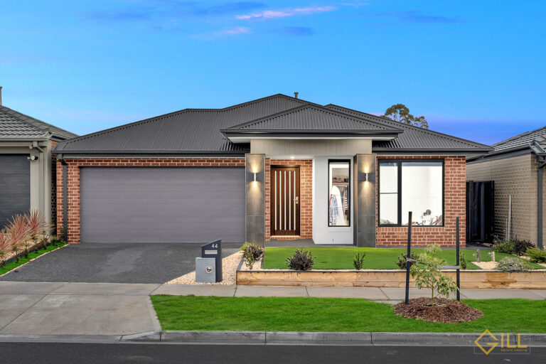 Modern 4-Bedroom Home with Convenient Access to Schools and Shopping