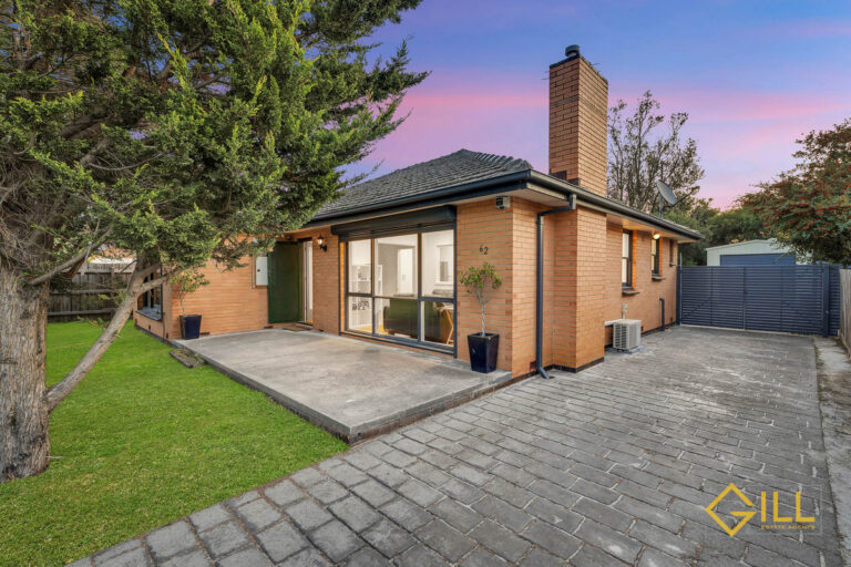 “Your Family’s Dream Home: 5-Bedroom Oasis Near Top Schools!”