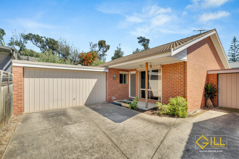 Spacious unit in premier location close to beach