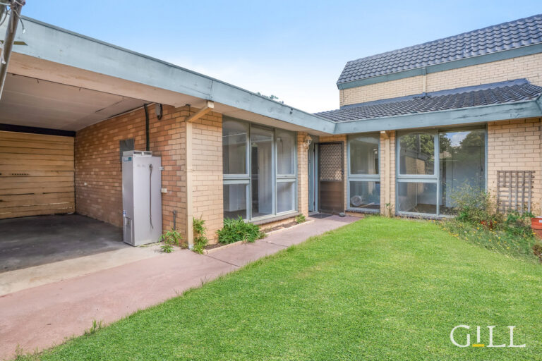 Prime Location Living – Perfect for Couples or Investors