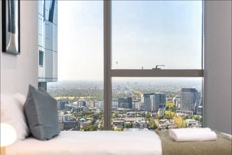 LUXURY LIVING AT RITZ-CARLTON – PRIME CBD INVESTMENT OR HOME
