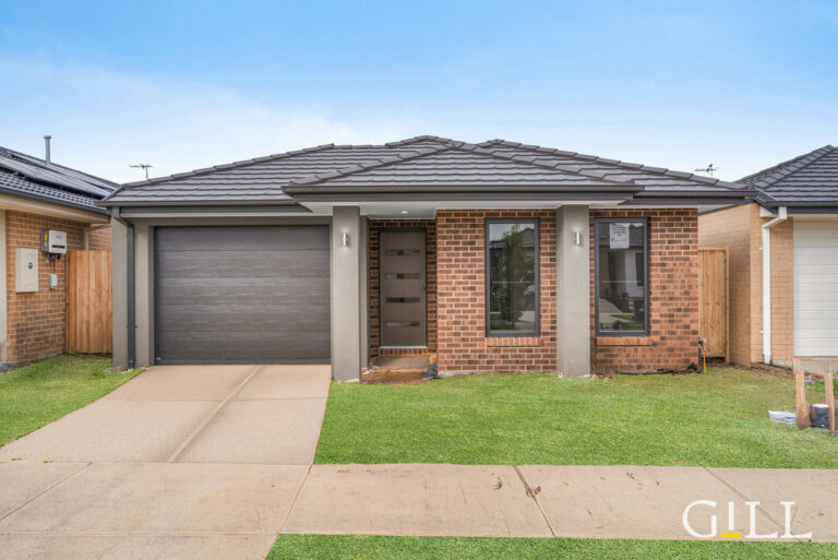 Brand New Modern Family Home in Prime Cranbourne East Location!