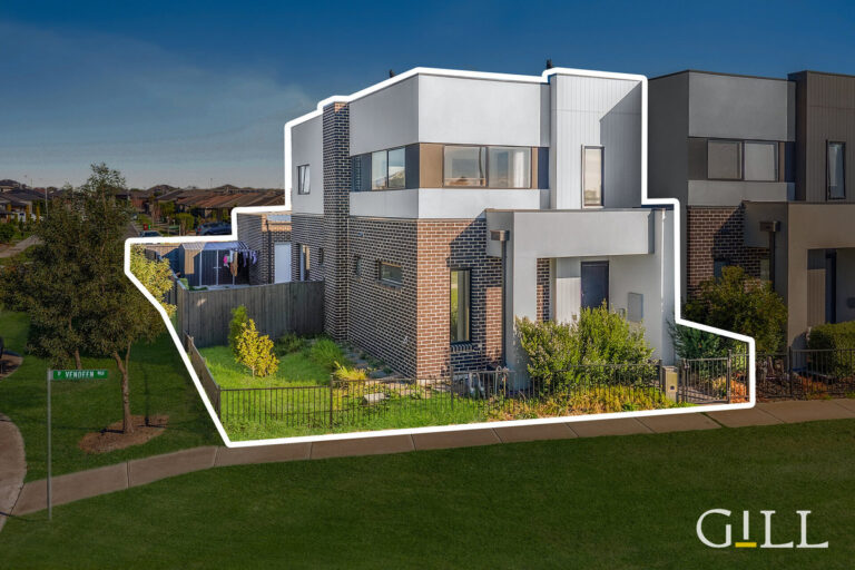 Luxury Family Living with Scenic Views in Clydevale Estate!