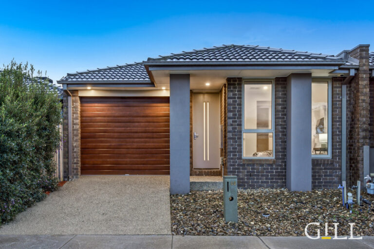 Stylish Family Living in Prestigious Berwick Waters Estate
