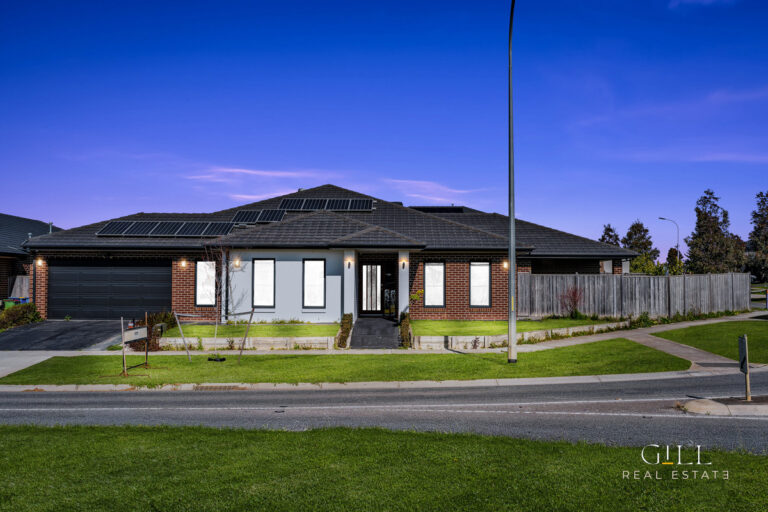 Stunning 5-Bedroom Family Home with 3 Living Areas in Prime Clyde North Location